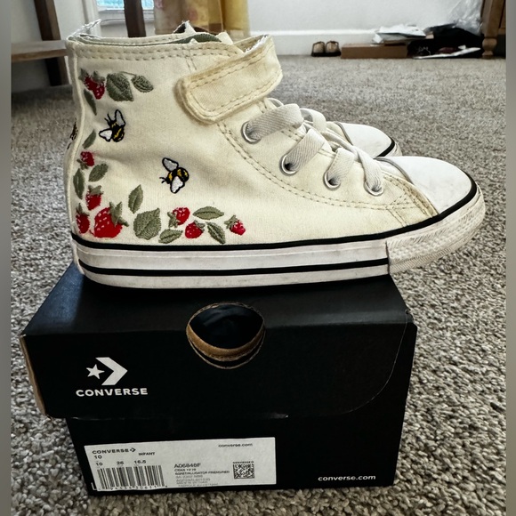 Toddler converse size 10 - Picture 1 of 12
